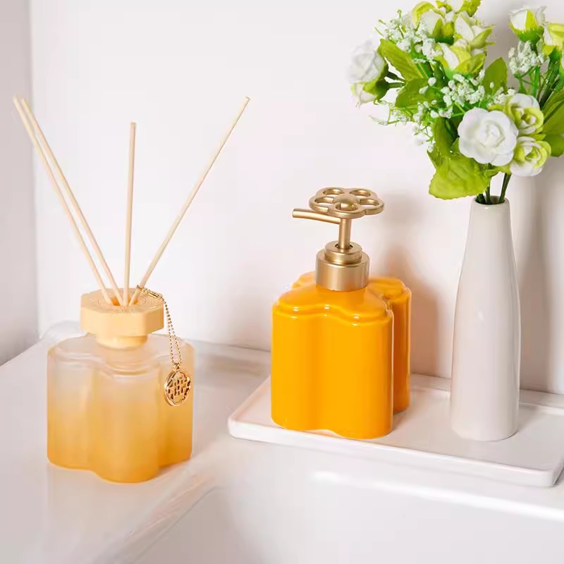 Moderne oranje bloemen keramis - Water Bottle Blank recensie en prijs